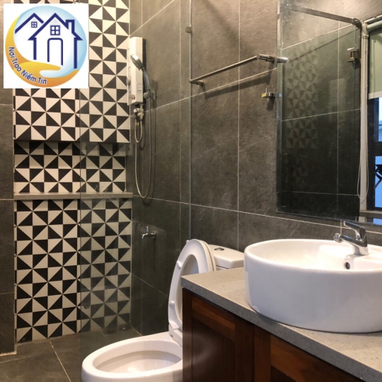 Bán nhà HXH Nguyễn Kiệm, P3, Gò Vấp,1 trệt, 1 lửng, 3 lầu, Sân thượng, HĐ thuê 15tr/tháng - LH: 0939 05 28 28