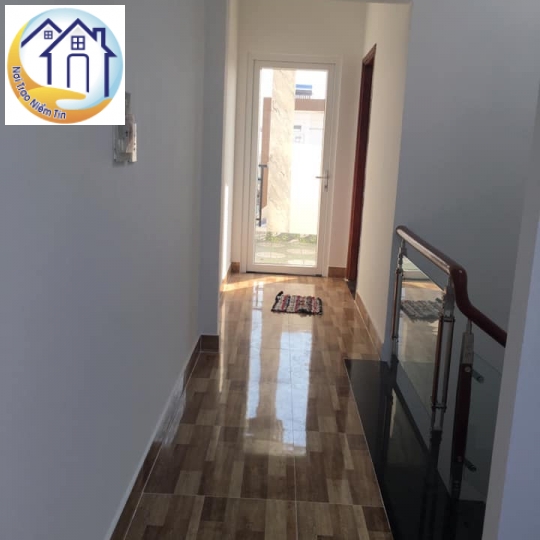 BÁN CĂN NHÀ 1 SẸC HÀ HUY GIÁP QUẬN 12, 1 TRÊT 3 LẦU, SÂN THƯỢNG