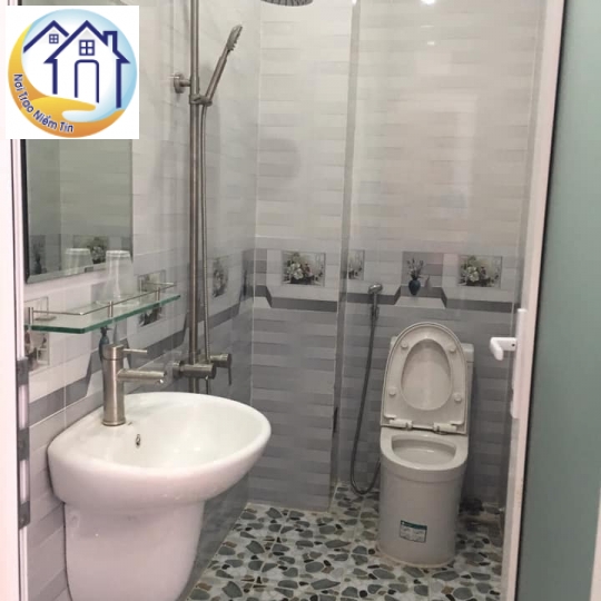 BÁN CĂN NHÀ 1 SẸC HÀ HUY GIÁP QUẬN 12, 1 TRÊT 3 LẦU, SÂN THƯỢNG