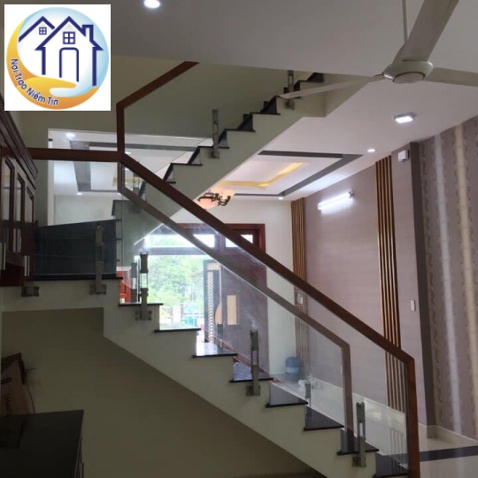 Bán gấp căn nhà 1 trệt 1 lững 2 lầu, 4 phòng ngủ, sân thượng, ngay trung tâm quận 12, Tp Hồ Chí Minh